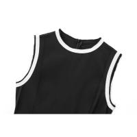 Vestido corto de satén negro sin mangas con cuello redondo y contraste alto para mujer - details 2