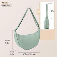 Luna creciente Elegante bandolera verde lago Bolso de un solo hombro bellamente diseñado con correas ajustables Mochila de lujo de alta gama - details 3
