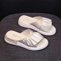 Sandalias planas de alta calidad con borde en forma de abanico, cuña alta, Eva, PVC, color nude, precio bajo - details 3