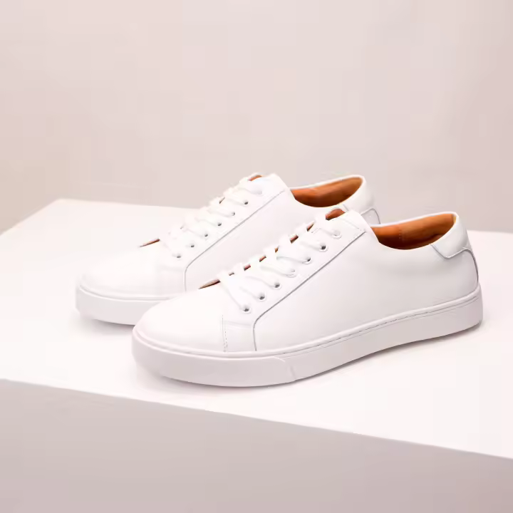 Zapatos blancos retro para hombre, zapatos de suela plana de cuero suave y versátiles - 1