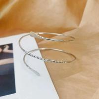 Pulsera superior con forma de espiral de remolino de bobina de Metal, brazalete de brazo Simple a la moda, brazalete ajustable para mujer y niña - details 2
