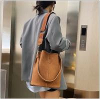 Bolso de Cubo de Cuero Temporado Bolso de Hombro de Moda de Ante Gran Capacidad Bolso Casual Retro - details 13