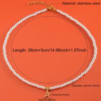 Collar de perlas de imitación para mujer, joyas colgantes con iniciales doradas - details 2