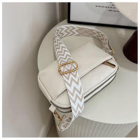 Nuevo bolso cuadrado pequeño blanco de moda con correa ancha para el hombro y bolso de hombro único - details 3