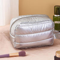 Bolsa de lavado de cosméticos, diseño lindo de maquillaje de estilo simple, regalo perfecto para madre y novia - details 5