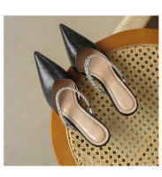 Baotou usa tacones de aguja y zapatillas con pedrería. - details 13