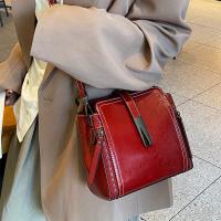 Elegante bolso de hombro de piel dividida para mujer, bolso de moda de color sólido con correa extraíble, cierre de cremallera, forro de poliéster, detalle de pintura en los bordes - Disponible en negro, café, marrón claro - details 4