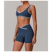 Sujetador deportivo decorativo con contraste y cuello en V, top corto de entrenamiento inalámbrico grueso, ropa deportiva para gimnasio, yoga y correr - details 2