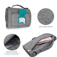 Bolsa de pañales portátil para bebé, almohadilla para cambiar pañales impermeable para recién nacido, cambiador con bolsillos - details 4