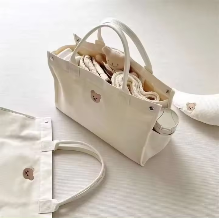 Bolso grande de momia multifuncional de lona portátil con oso bordado, adecuado para ir de compras y viajes - 1
