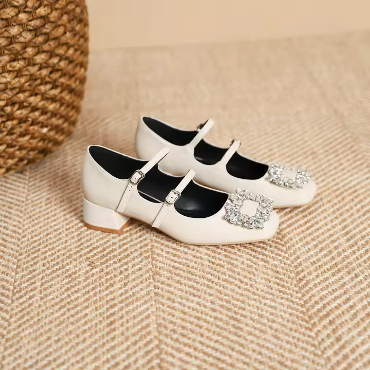 Zapatos de mujer con tacón bajo y hebilla plana - 1