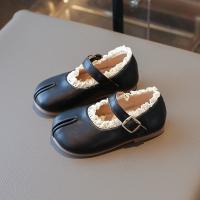 2025 nuevos zapatos planos para niños, zapatos sencillos de cuero de princesa Lolita para niñas, zapatos informales de moda plisados y versátiles para caminar para niños - details 10