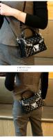 Bolso pequeño de diamante con personalidad de marca Hong Kong2025Nueva bolsa de hombro portátil de alto grado de este año - details 9