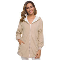 Suéter de lana con chaqueta de lana de cordero con capucha y cremallera para mujer - details 14