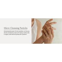 our formula attracts and absorbs waste and makeup residues, while delivering deep skin hydration