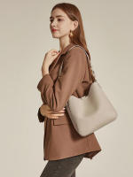 Bolso de hombro con diseño parcheado de color sólido para mujer de verano 2024, bolso de cubo de moda para uso diario, bolso de viaje de moda para primavera, bolso de mano retro y bolsos de mano Bolso mediano Bolso Hobo Bolsos de hombro de trabajo de dise - details 4