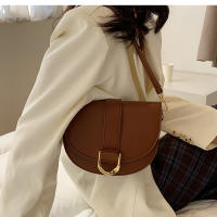 Bolso bandolera elegante para mujer - Bolso de hombro versátil con herrajes en tono dorado, cierre de cremallera y forro de poliéster, marrón/negro, perfecto para ocasiones informales o formales, bolso bandolera, accesorio de moda, bolso elegante, acabado - details 0