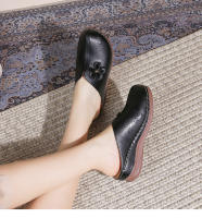 2025 Zapatos de mujer de suela blanda hueca europeos y americanos para pies gordos y anchos, nuevos zapatos de playa Baotou de alta gama de verano para mujer con suelas gruesas y medias pantuflas - details 23