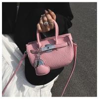 Bolsa de sillín portátil simple para mujer 2025 nueva bolsa de mensajero de hombro de tendencia de moda de estilo extranjero - details 40