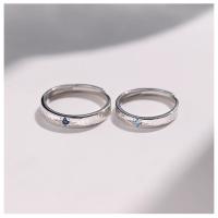 Un nuevo par de anillos de pareja de plata pura para hombres y mujeres, con un estilo ligero, lujoso, simple y de alta gama con aberturas en forma de estrella. - details 3