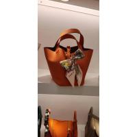 Bolso de mano a la moda para mujer, bolso Togo de gran capacidad, capa de cabeza de cuero de vaca, forma de cubo de agua, mochila de lujo de alta gama, novedad de 2024 - details 16