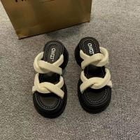 Zapatillas de mujer 2025 nuevas sandalias exteriores versátiles de moda para mujer con suela gruesa y hermosos tacones altos retro - details 5