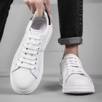 Nuevos zapatos blancos gruesos para hombre, Color sólido, ligeros, antideslizantes, zapatos deportivos de moda que aumentan la altura, cuero genuino - details 0