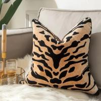 Funda de Almohada de Terciopelo con Patrón de Tigre de Alta Gama Diseño Decorativo de Almohada para Sala de Estar - details 5