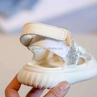 Nuevas sandalias de diamantes de imitación para niñas de alta calidad con zapatos planos, modernos e informales de verano para niños, precio bajo 2024 - details 1