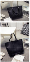 Nueva bolsa texturizada de verano para mujer, de alta gama, portátil, bolso de mano negro impermeable, bolso de gran capacidad. - details 7