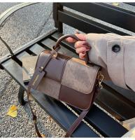 Nuevo bolso de mensajero versátil de hombro, bolso cuadrado pequeño portátil con costuras. - details 39