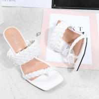 Tacones altos versátiles con punta cuadrada y tacón de aguja con tiras tejidas de una línea para pantuflas de gran tamaño. - details 9