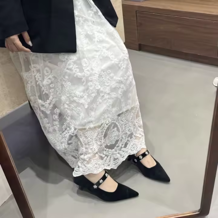 Diseño de nicho zapatos individuales franceses zapatos de mujer nuevo temperamento de diamantes de imitación tacón puntiagudo zapatos Mary Jane - 1