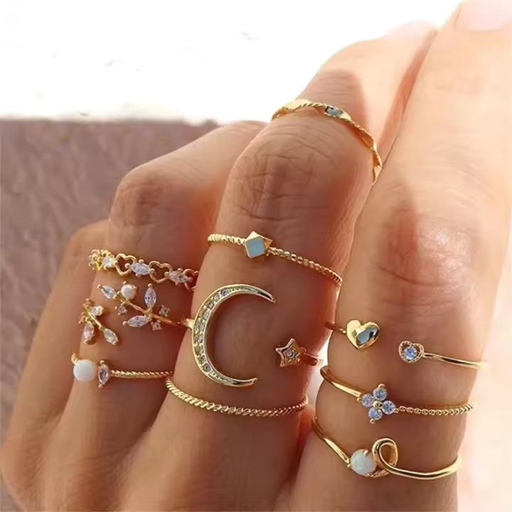 Juego de 10 Anillos Dorados Estilo Bohemio para Mujeres Moneda, Serpiente, Luna, Estrella - 1