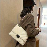 Bolso Cruzado Ajustable Diseño Minimalista Estilo Cinturón Dorado Cierre con Cadena - details 2
