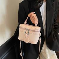 Diseño de nicho de moda llevado a mano caja bolsa de las mujeres 2025 verano nuevo bolso de hombro retro bolso de mensajero casual de alto valor - details 3