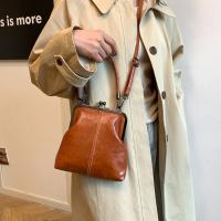 Bolso de hombro elegante con cierre de beso, bolso cruzado de estilo chino Retro de cuero PU, bolso de mujer Vintage de gran capacidad de Color sólido - details 7