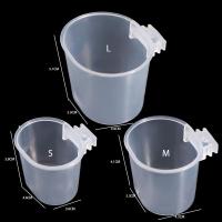 Práctica taza transparente para alimentación de pájaros, cuencos de agua colgantes de plástico para loros, bebedero para pájaros, contenedor de comida para pájaros, jaula para pájaros - details 6
