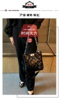 Marca Hong Kong textura avanzada2025Nueva bolsa de cubo bandolera con diseño de diamantes de alto sentido a la moda - details 5