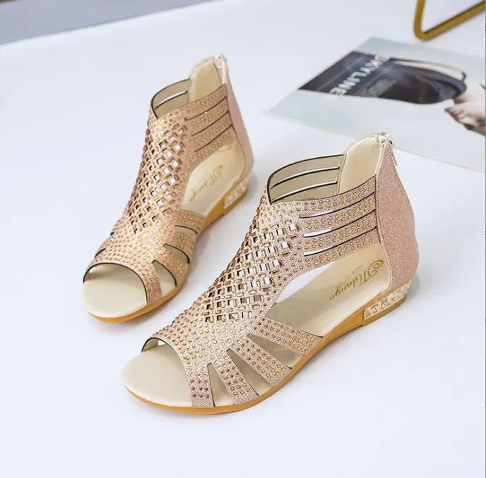 Sandalias planas romanas para mujer, zapatos de playa con diamantes de imitación, talla grande, negro y dorado, 42, 41, 40, 39 - 1