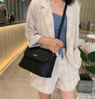 Bolso bandolera informal negro de piel sintética con solapa tipo mensajero de hombro simple para mujer - details 2