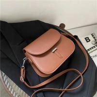 Bolso cruzado de cuero PU para mujer, cartera pequeña de diseñador, semicircular, estilo Retro, a la moda - details 30