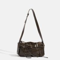 Bolso de Hombro de Cuero PU con Remaches de Lujo Diseño Distintivo de Moto y Biker para Mujeres - details 2