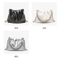 Bolsos de mujer de gran capacidad a la moda, nuevo bolso de mensajero de cadena plisada con textura de alta calidad en color sólido. - details 14