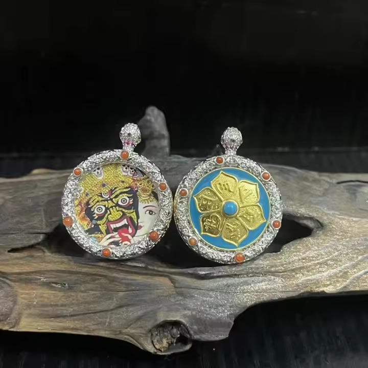 Decoración completa de diamantes 2,0, carcasa de tarjeta Tang con incrustaciones de rojo del Sur Natural, colgante de caja Mantra Gawu de seis caracteres de un solo lado - 1
