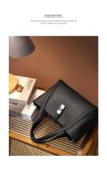 Bolso bandolera cruzado de piel de vaca con capa frontal y bolso de mano tipo cesta vegetal para mujer - details 16