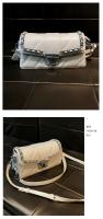 Bolso cuadrado pequeño blanco de diseño de personalidad de marca de Hong Kong2025Nuevo Estilo Bolso de Moda de Alta Gama Bolso de Hombro Cruzado de Moda - details 11