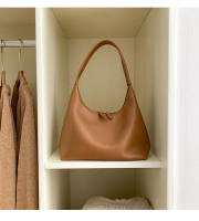 Nicho de gama alta sentido bolso de hombro de gran capacidad casual y versátil otoño simple pu bolso de cuero suave mujer - details 23