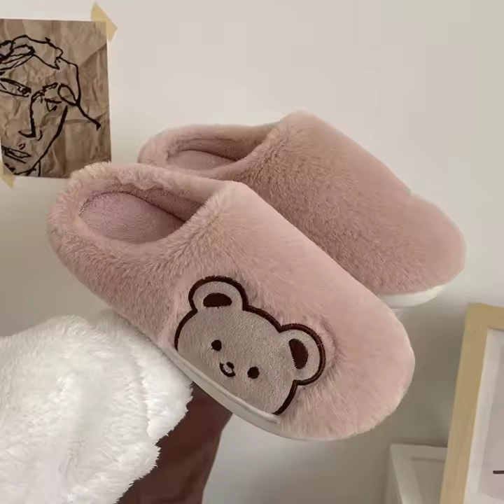 Zapatillas de algodón de animales peludas de invierno para mujer, lindo oso, chanclas de terciopelo cálidas y acogedoras, zapatillas de nube suaves - 1
