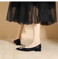 Zapatos de tacón bajo con punta en punta y diamantes de imitación negros de alta gama - details 8